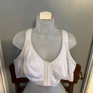 Elegant White Front-Closure Bra